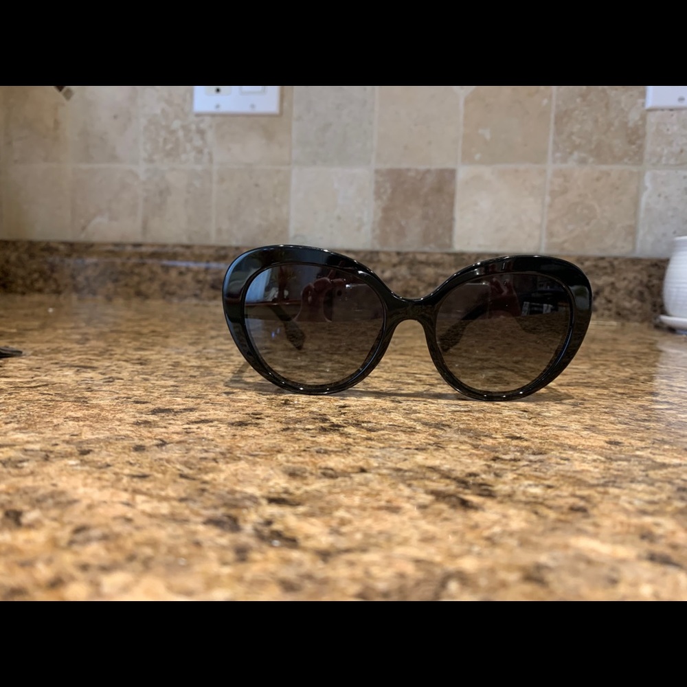 Burberry Cat Eye Sunglasses.(Polarized)